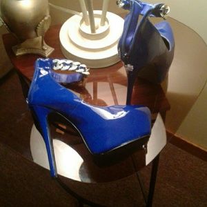 A sexy pair of platform stilettos